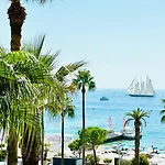 Grand - Croisette Апартаменты Канны